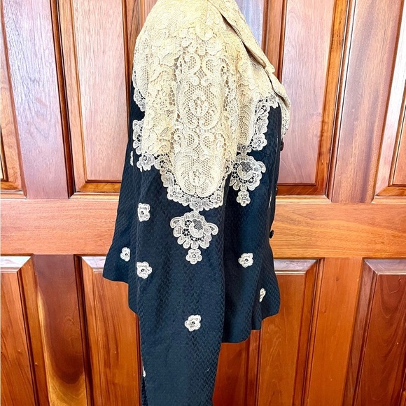 PEGGY JENNINGS Black Cream Lace Overlay Blazer Silk Lining Split Sleeve Large - Picture 3 of 13